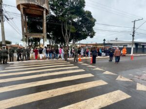 Blitz Educativa é realizada por alunos da Escola Estadual Dr. Napoleão Salles no Bairro Vista Grande