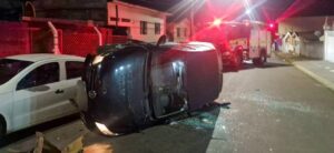 Colisão entre veículos deixa mulher ferida na Avenida Benjamin Constant, em Alfenas-MG.