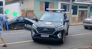 Possível atropelamento mobiliza equipes de emergência no centro de Alfenas-MG.