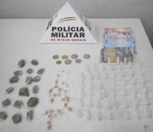 Dois homens são presos com grande quantidade de drogas durante operação no Pinheirinho, em Alfenas-MG.