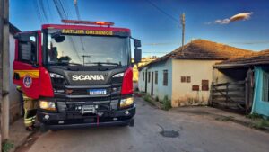 Incêndio em residência mobiliza Bombeiros de Alfenas na cidade de Paraguaçu-MG!