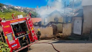 Incêndios mobilizam Corpo de Bombeiros em três cidades do Sul de Minas no fim de semana