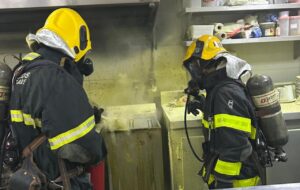 Corpo de Bombeiros atua em princípio de incêndio em estabelecimento da praça de alimentação de shopping em Varginha-MG
