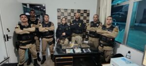PRF e Polícia Militar apreendem drogas e R$ 8 mil durante operação no Sul de Minas